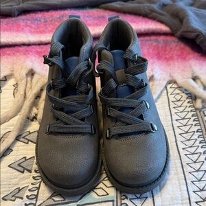 Carters Size 13 Gray Kids Donnie Boots Like New